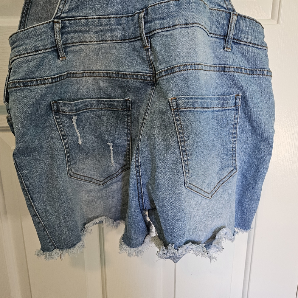 VENUS Light Blue Denim Overall Shorts Distressed Design Women's Sz 12 - Picture 8 of 10